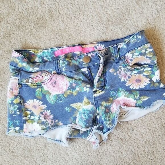 Tinseltown Floral Shorts    - Picture 1 of 4